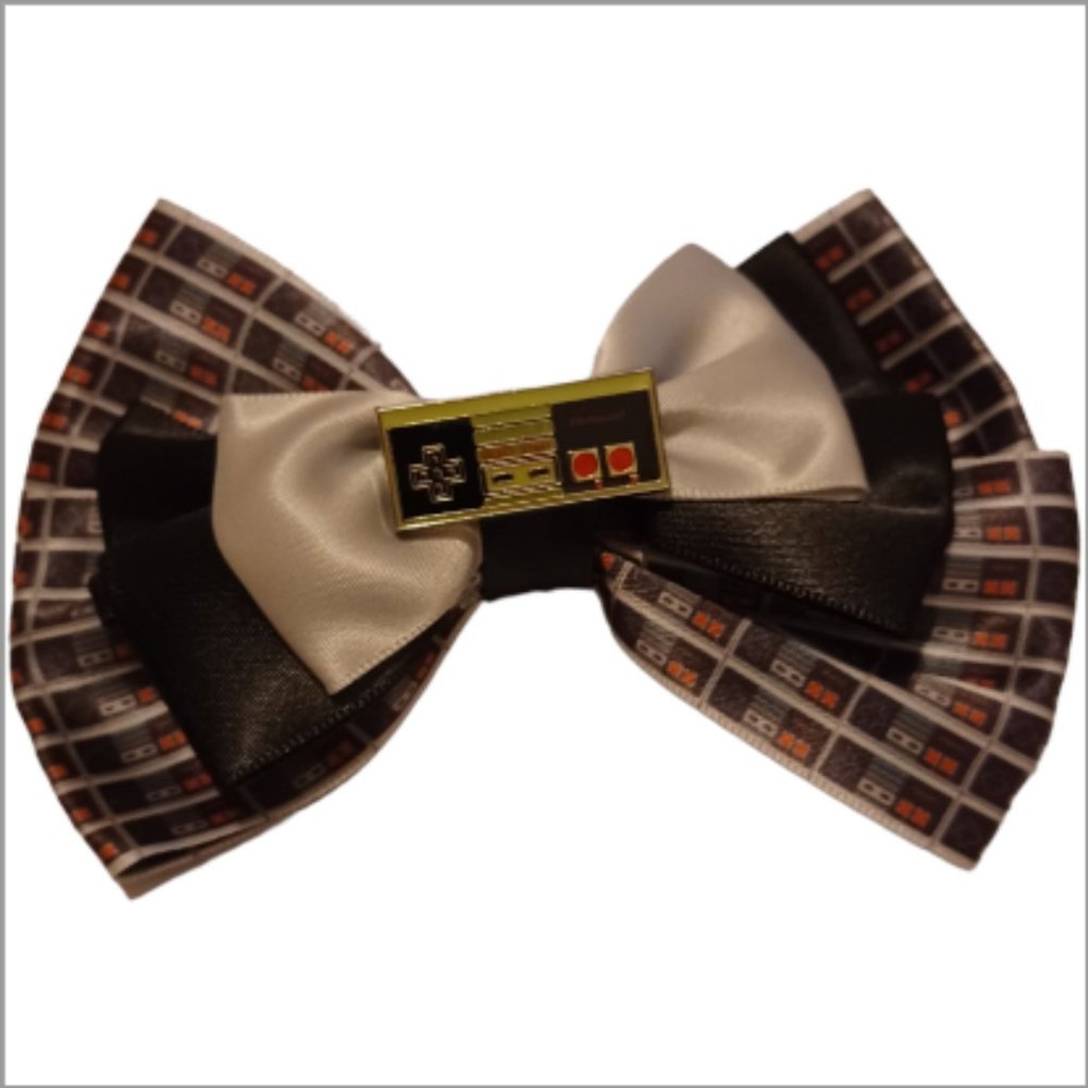 Nintendo Remote Cosplay Bow Clip Pin